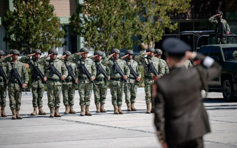 Asiste Javier Díaz a la toma de protesta de nuevo Comandante
