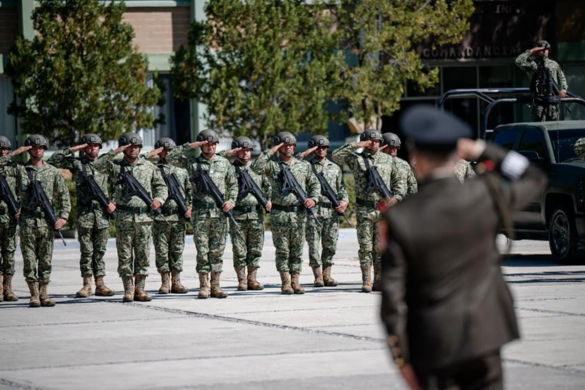 Asiste Javier Díaz a la toma de protesta de nuevo Comandante