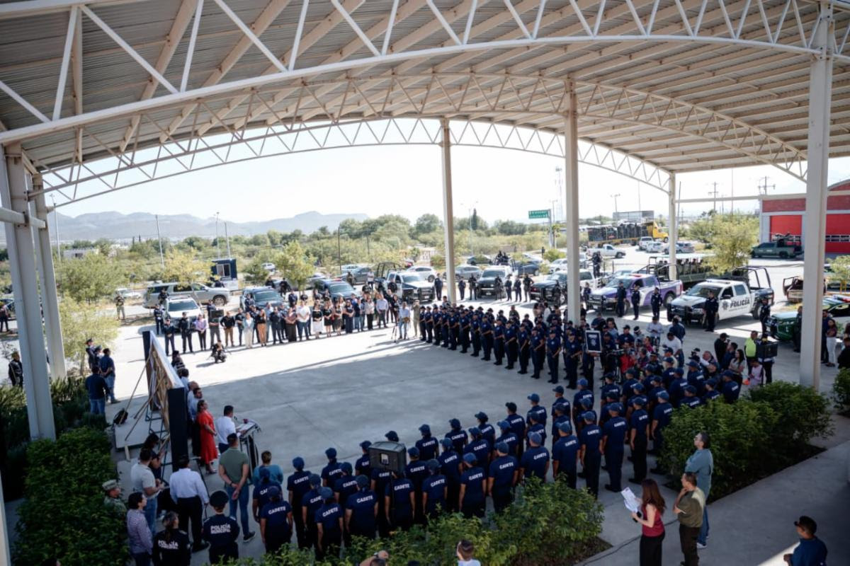 Da Javier Díaz la bienvenida a los cadetes de la Academia de Policía