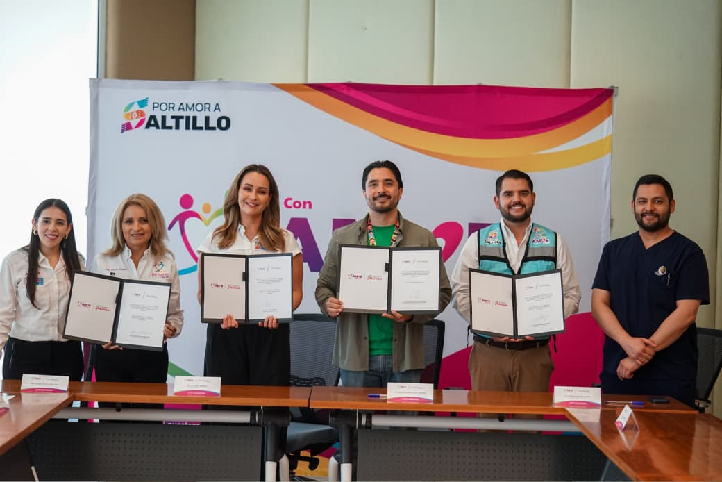 Firma DIF convenio con Operation Smile