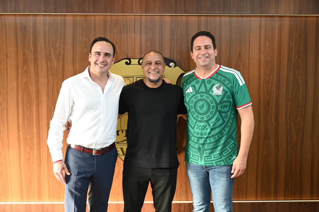 Visita Roberto Carlos a Saltillo;  destaca seguridad de la ciudad