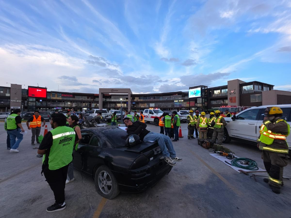 Concientiza Comisaría a jóvenes con simulacro de accidente vial