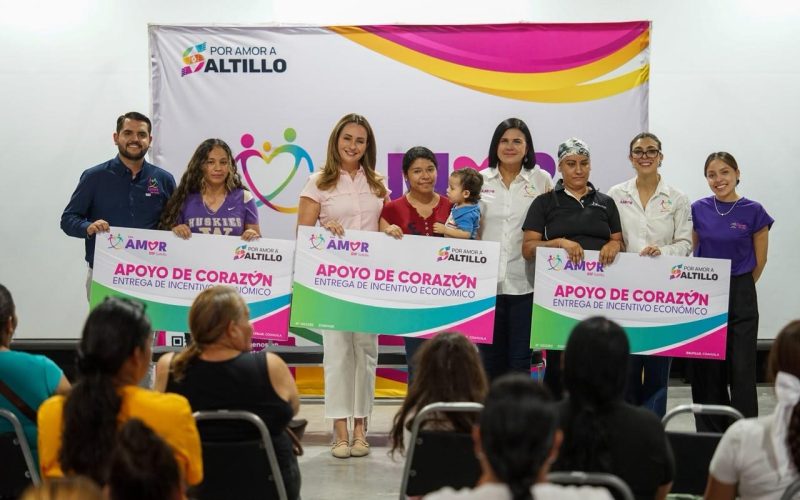 Entrega Luly López Apoyos de Corazón a mujeres saltillenses