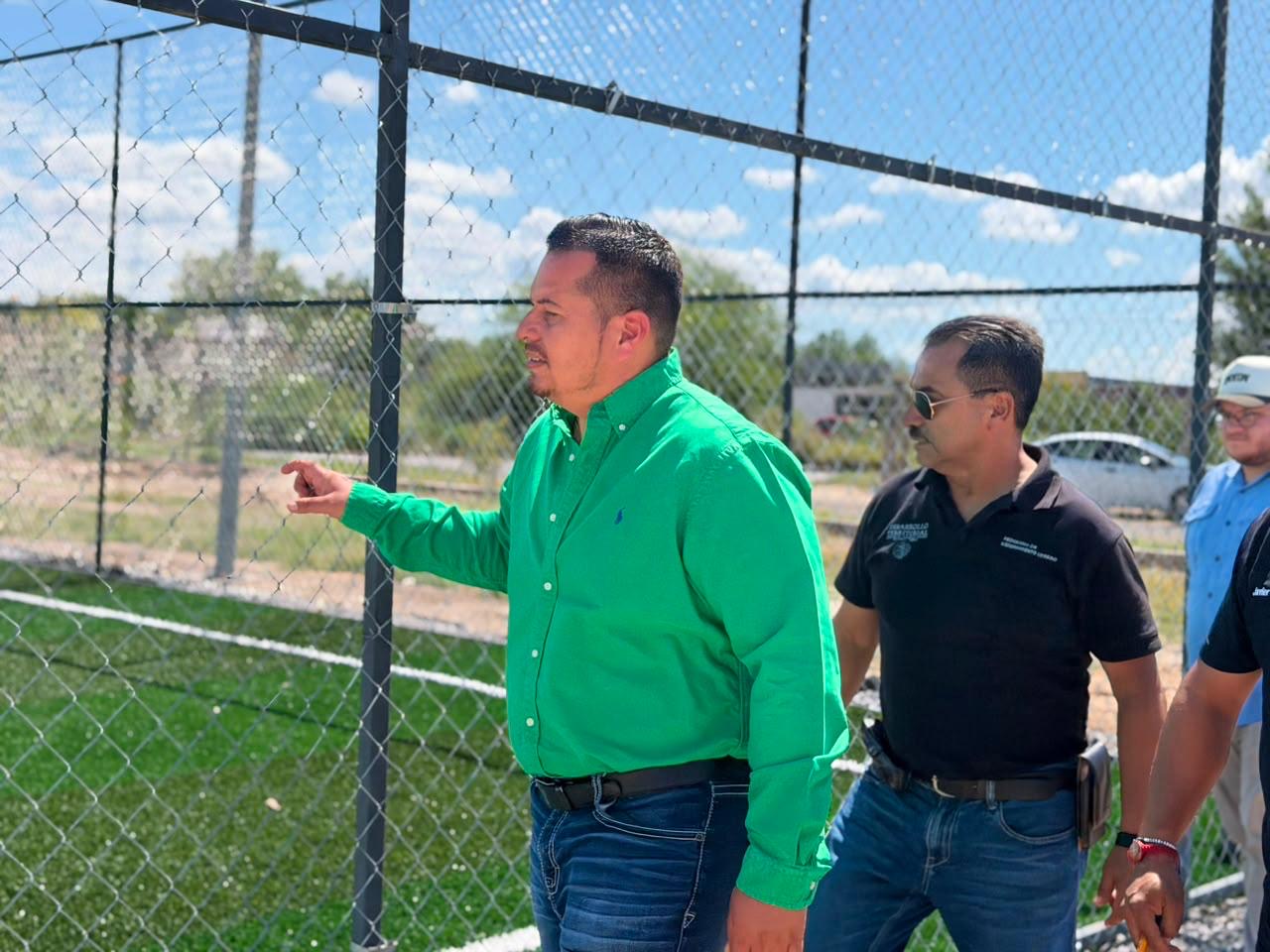 JAVIER FLORES SUPERVISA LOS AVANCES DE NUEVAS CANCHAS