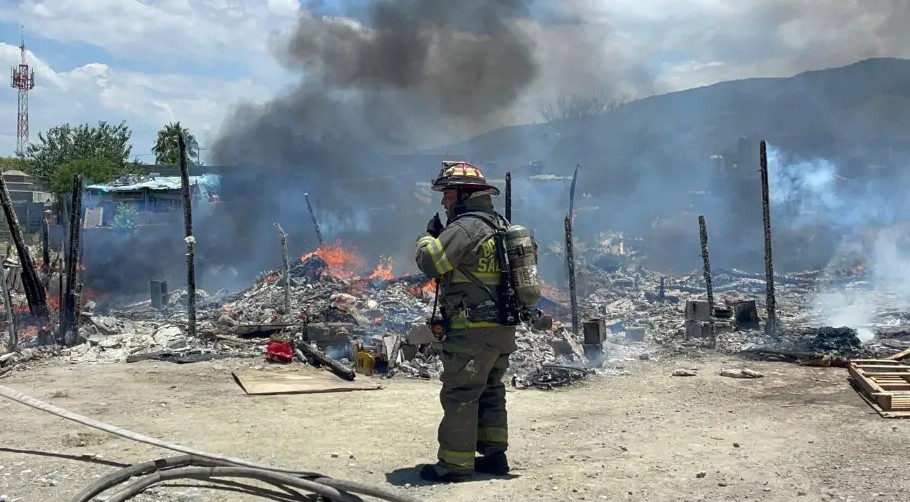Consume incendio tejabanes tras riña
