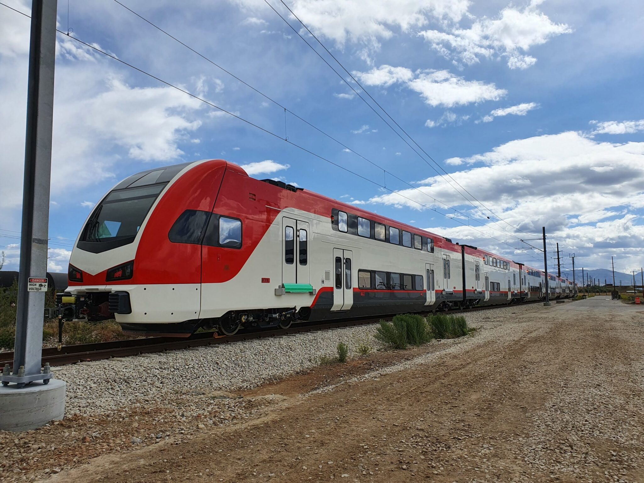 Aumenta 20% fondo a 4 planes de trenes