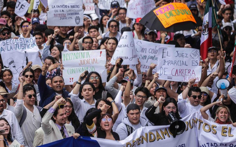 Exigen en la UNAM examen presencial