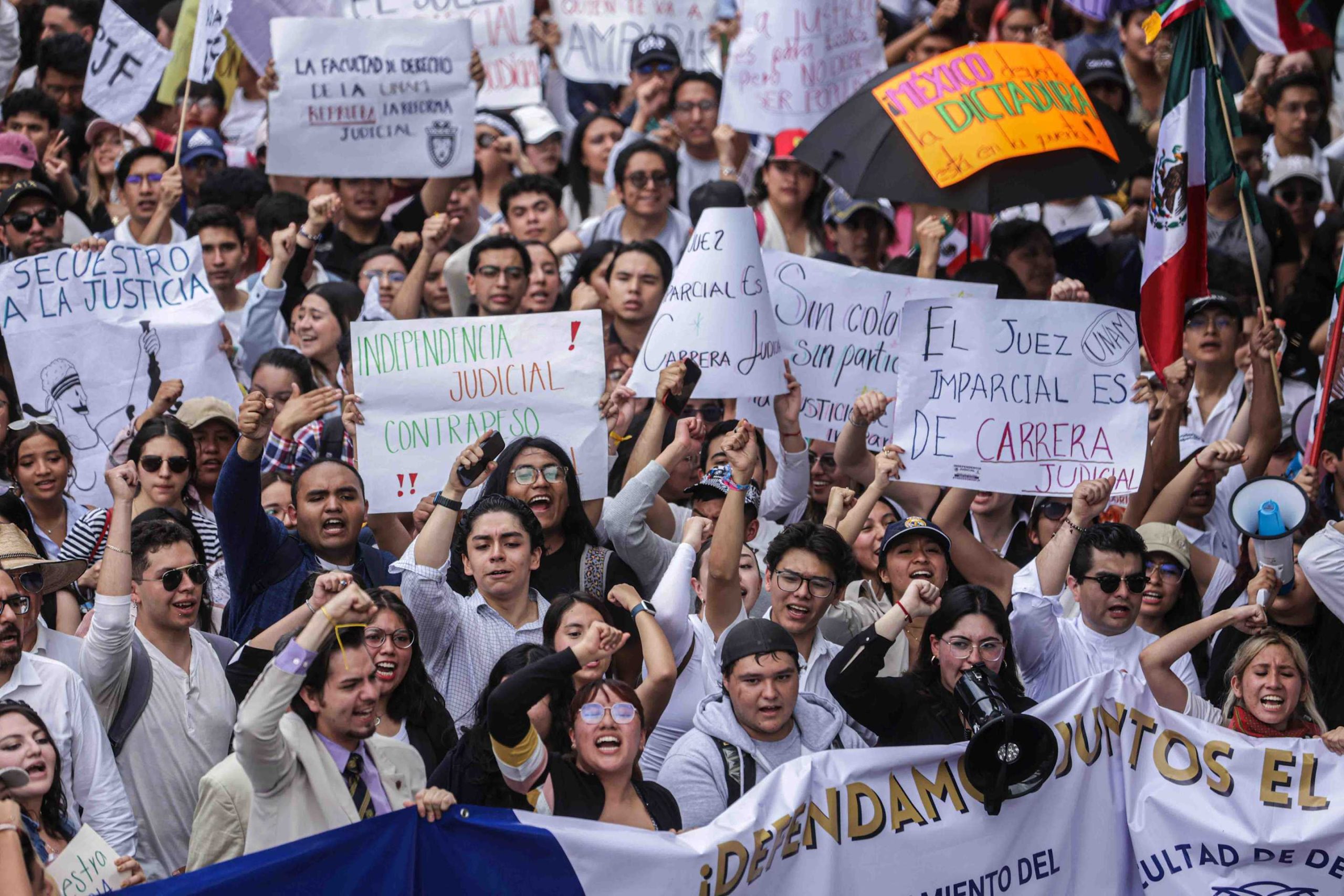 Exigen en la UNAM examen presencial