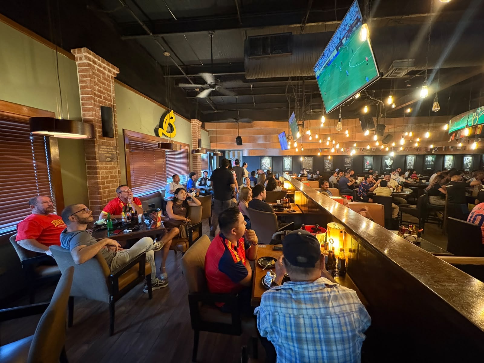 Reactiva final del Mundial a comercios y restaurantes