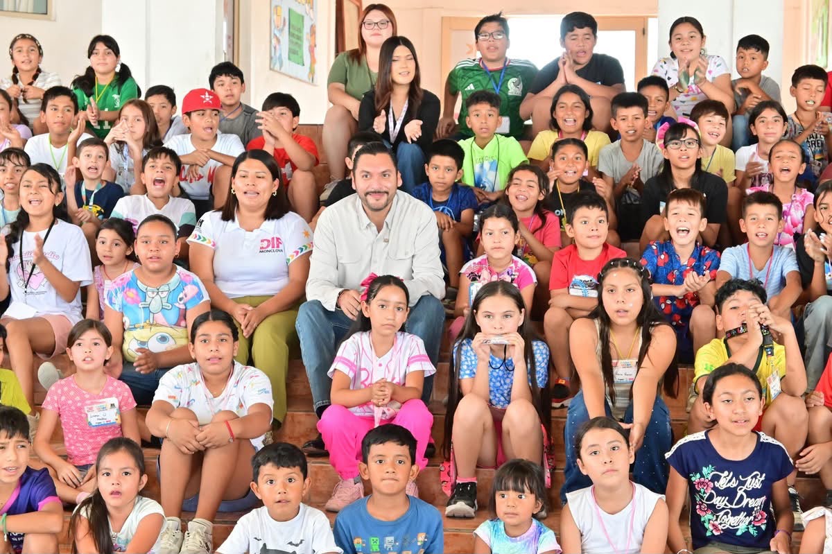 Carlos Villarreal recorre centros de Cursos de Verano Monclova 2026