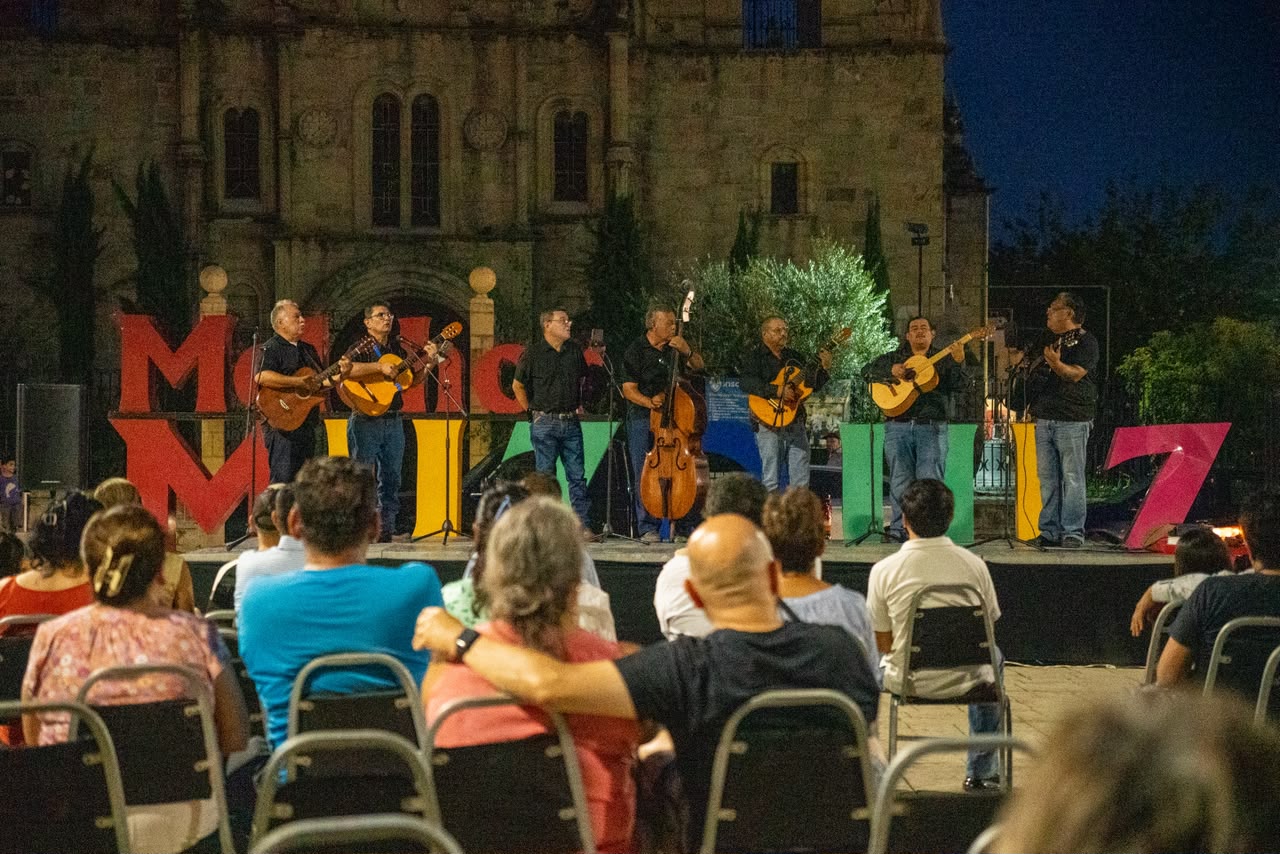 Regresan con gran éxito los Viernes Culturales a la Plaza Principal de Múzquiz