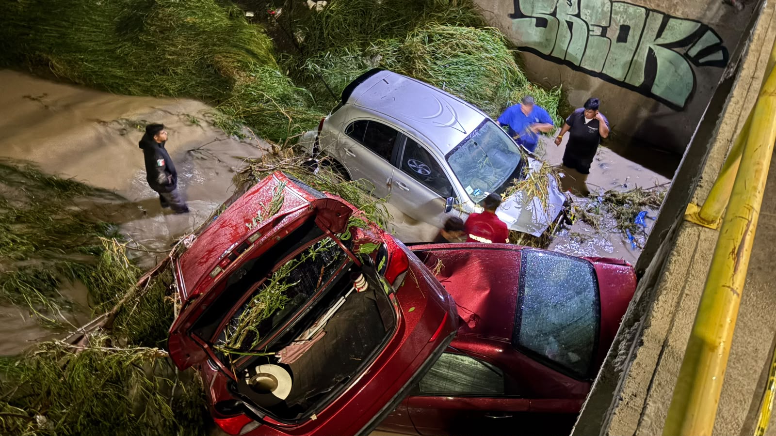 Supervisa Carlos limpieza y evaluación tras tormenta
