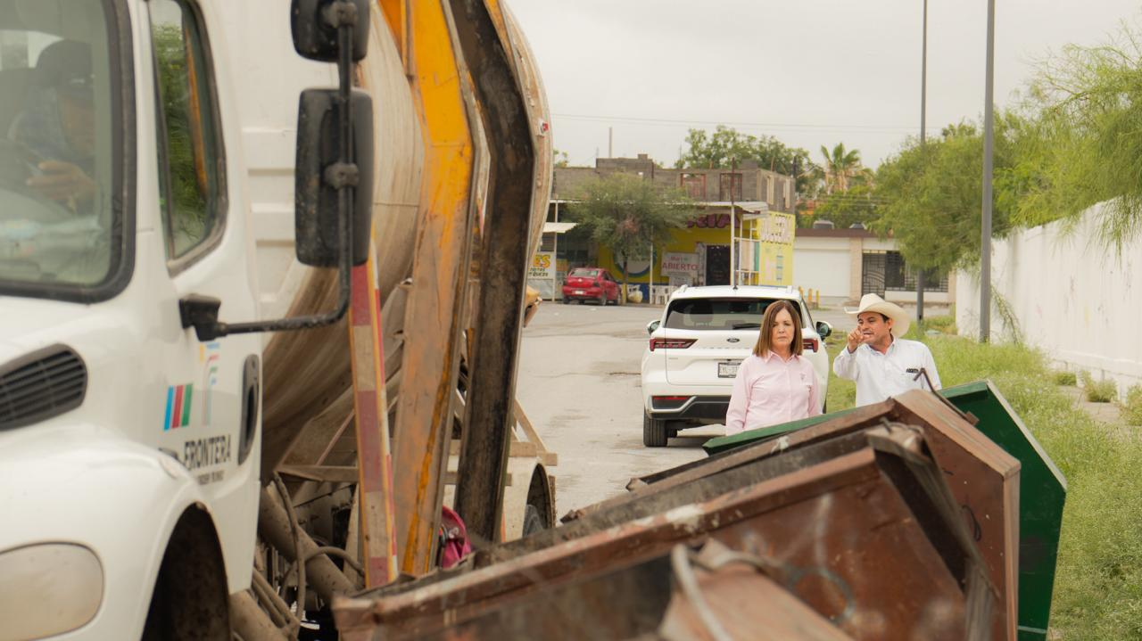 Sari Pérez supervisa recolección de basura y llama a cuidar los contenedores