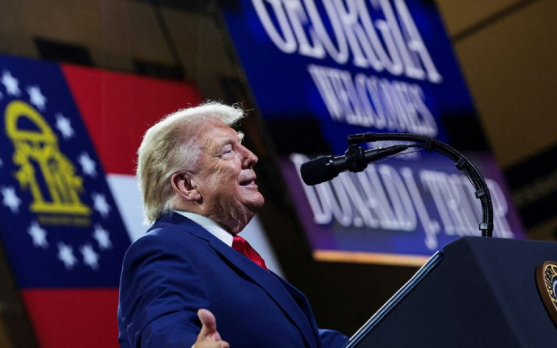 «Estamos preparados»: Trump dice que analiza lanzar un ataque «más grande que nunca» en contra de Irán