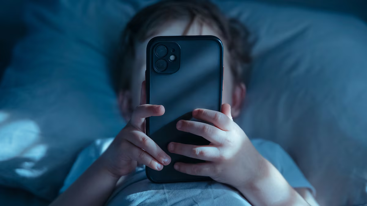 ¿Tu hijo no puede dejar el celular? Especialistas explican cómo detectar una adicción a las pantallas