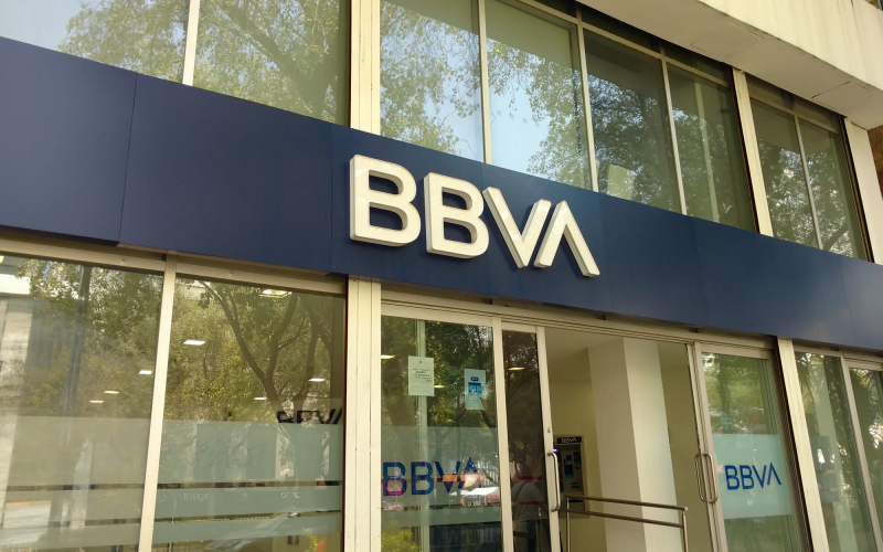 Reportan fallas en apps de Banamex y BBVA; usuarios denuncian que problemas persisten desde el viernes