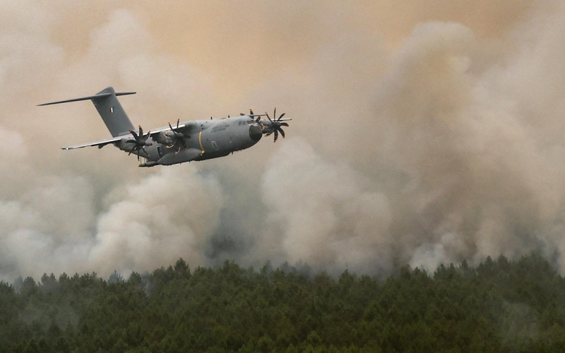 Incendios arrasan en España y Francia; desalojan a 260,000 personas