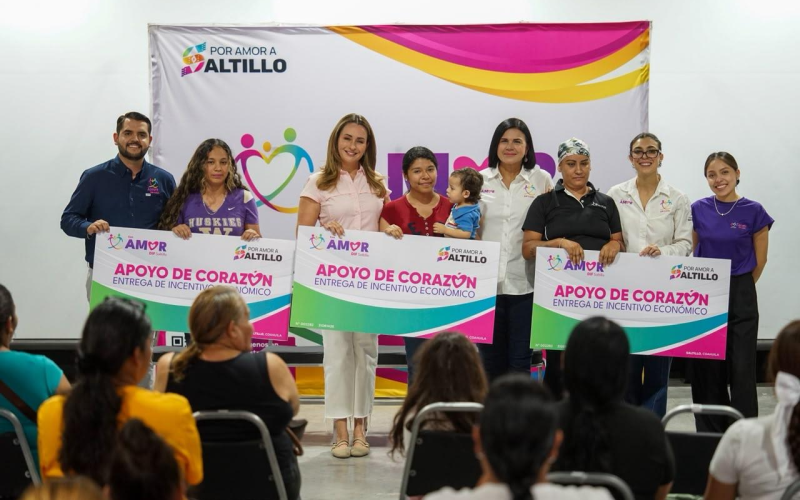 Entrega Luly López Apoyos de Corazón a mujeres saltillenses