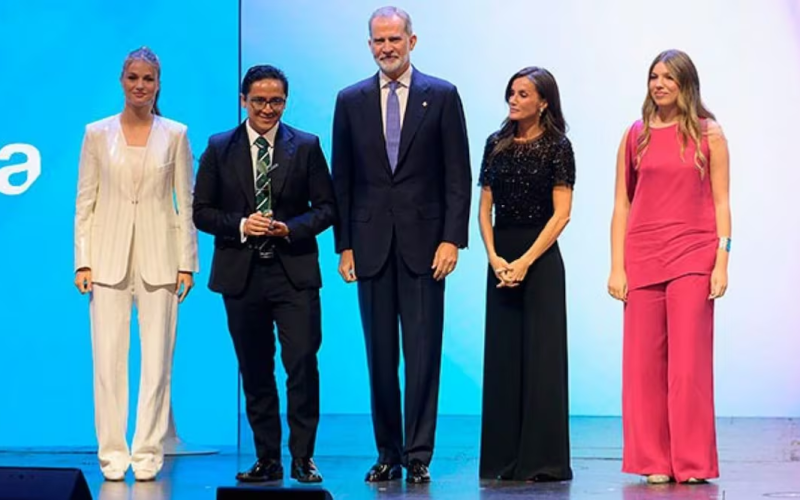 Astrofísico mexicano de la UNAM hace historia en España, es reconocido por los reyes Felipe y Letizia