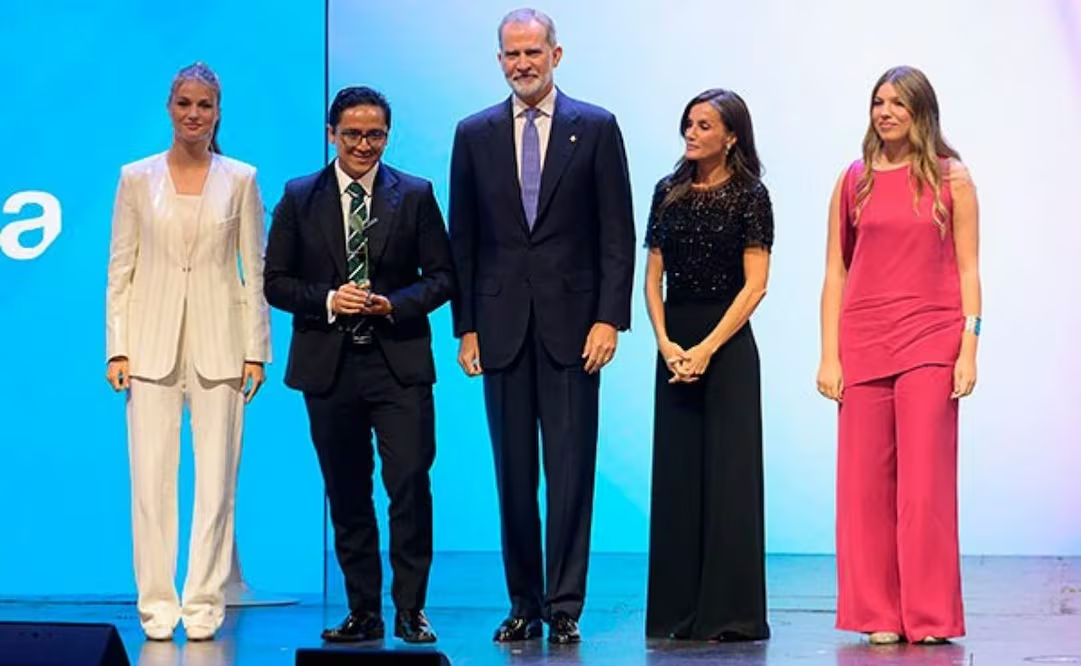 Astrofísico mexicano de la UNAM hace historia en España, es reconocido por los reyes Felipe y Letizia