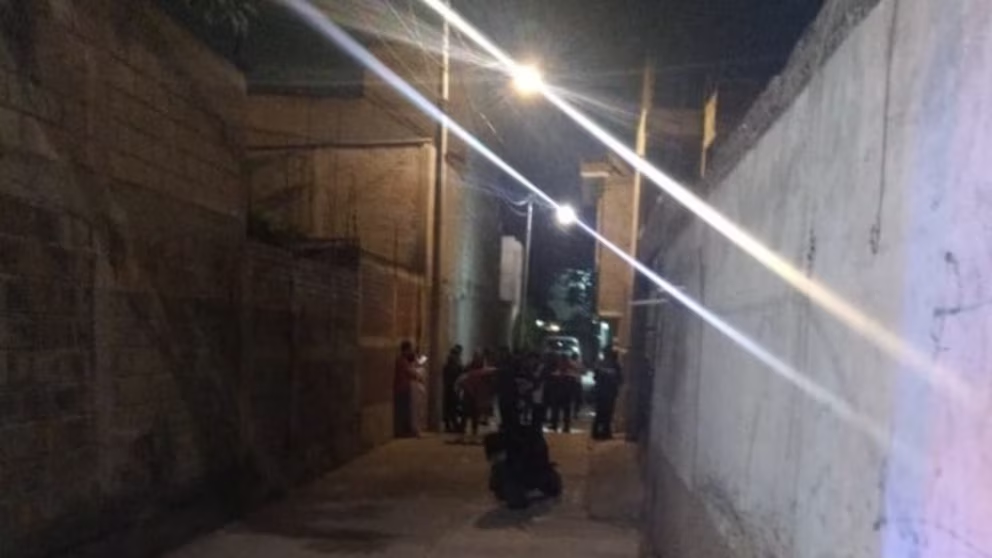 Reunión familiar en Chimalhuacán acabó con tres familiares mu3rtos: el responsable huyó