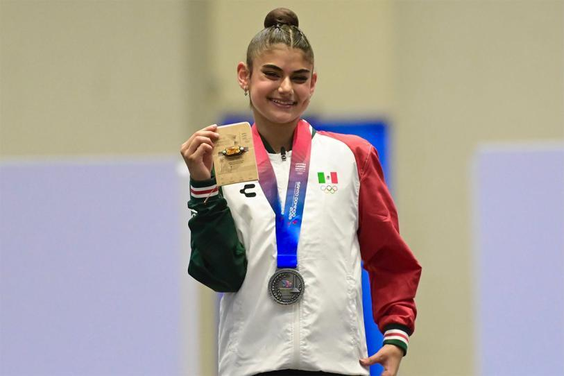 Con solo 16 años, gimnasta mexicana gana plata en su debut centroamericano
