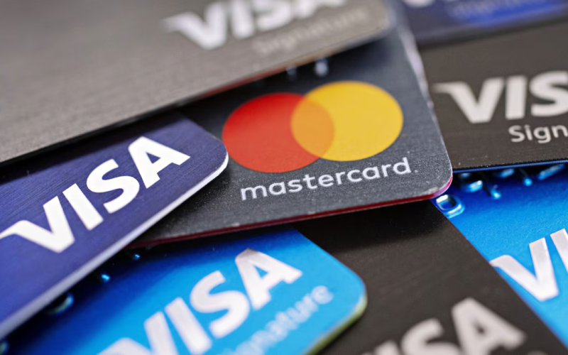 CEO de Visa despide a 2 mil 600 empleados por ‘culpa’ de la IA: ‘Aceleró la manera en que se trabaja’