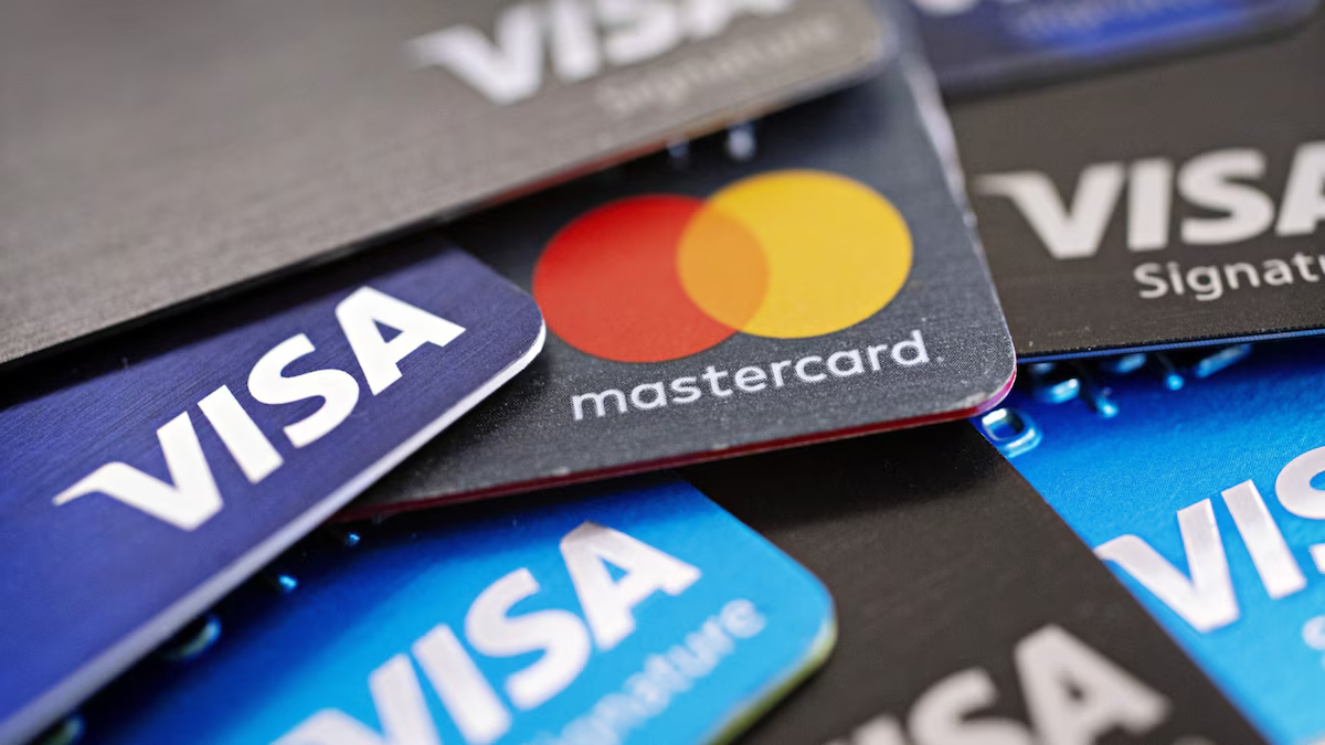 CEO de Visa despide a 2 mil 600 empleados por ‘culpa’ de la IA: ‘Aceleró la manera en que se trabaja’