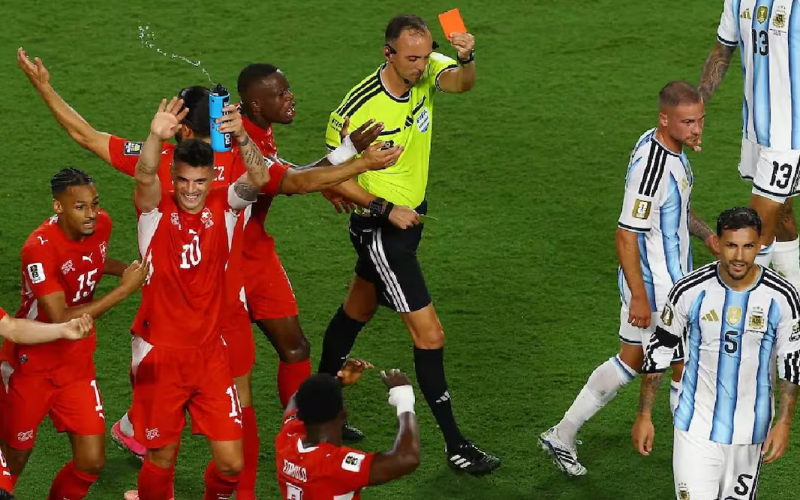 Árbitro portugués justifica su polémica expulsión en un partido de Argentina durante el Mundial
