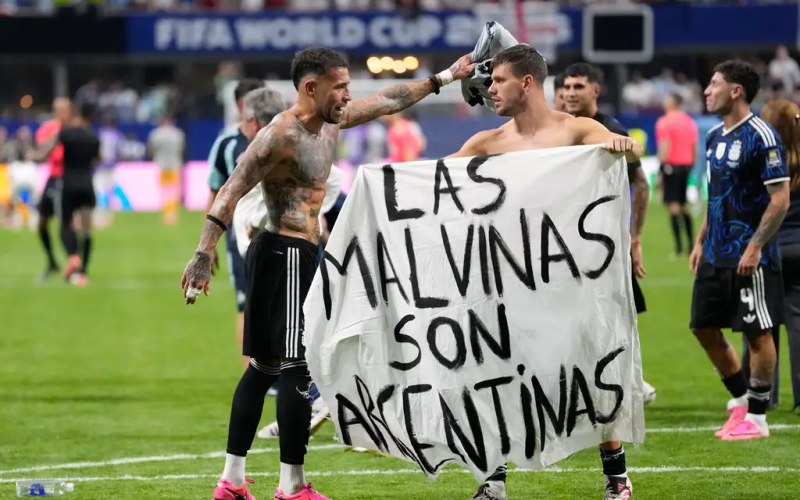 FIFA abre procedimiento a Argentina por pelea y pancarta de las Malvinas en el Mundial