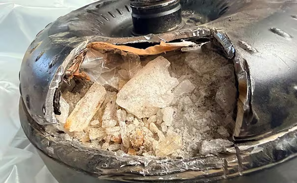 Aseguran 3 kilos de m*tanfetamina en el aeropuerto internacional de Toluca; estaba oculta en una pieza metálica