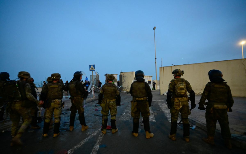 España despliega al Ejército en Ceuta tras ingreso masivo de migrantes desde Marruecos