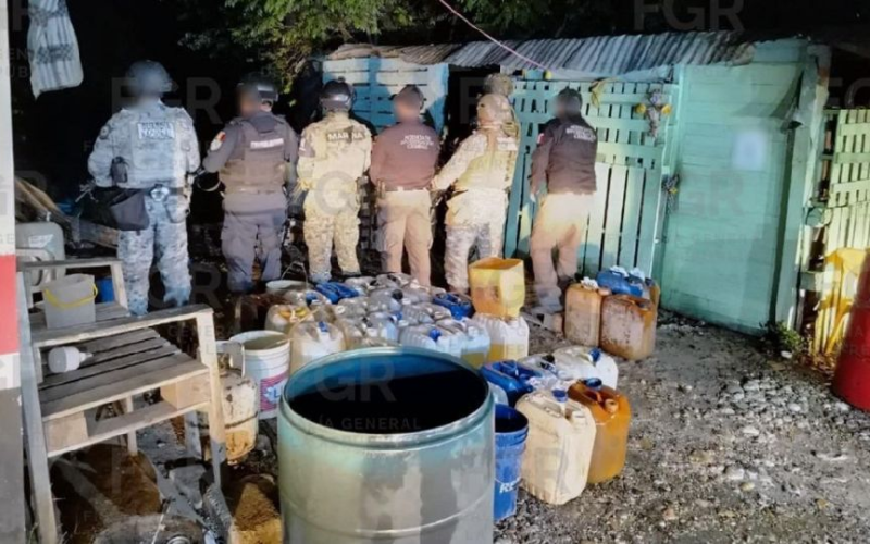 Decomisan más de 2 mil litros de «huachicol» y hallan cuatro tomas clandestinas en Ayotlán, Jalisco