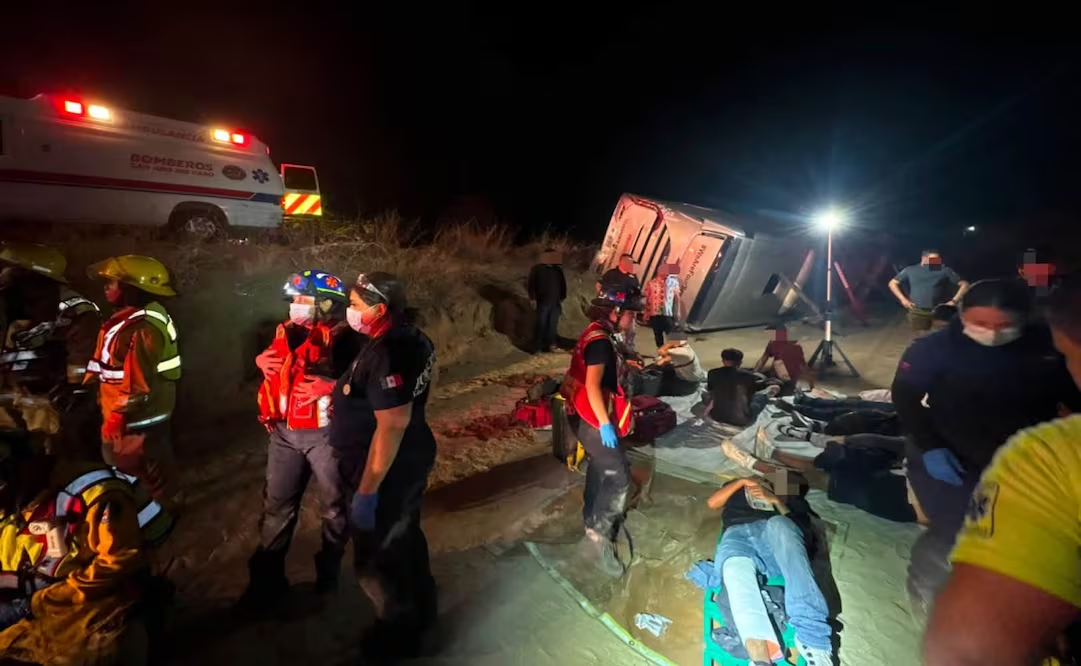 Vuelca autobús de personal en Los Cabos; accidente deja tres mu3rtos y 17 lesionados