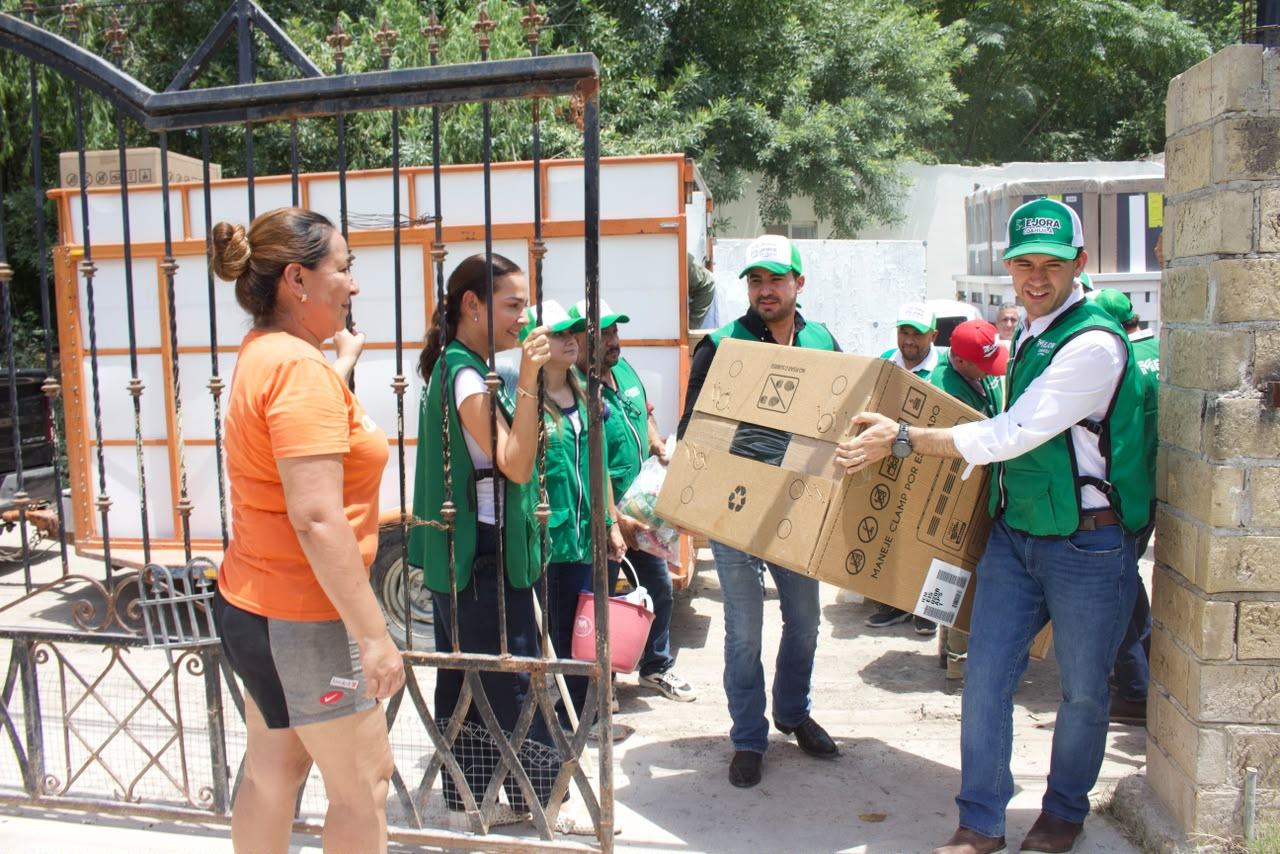 Continua Mejora Coahuila entregando apoyos a familias afectadas por las lluvias en Piedras Negras.