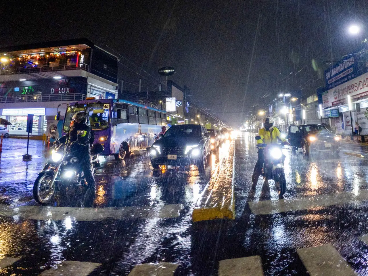 Ondas tropicales 17, 18 y 19 intensificarán lluvias de viernes a lunes en estas entidades