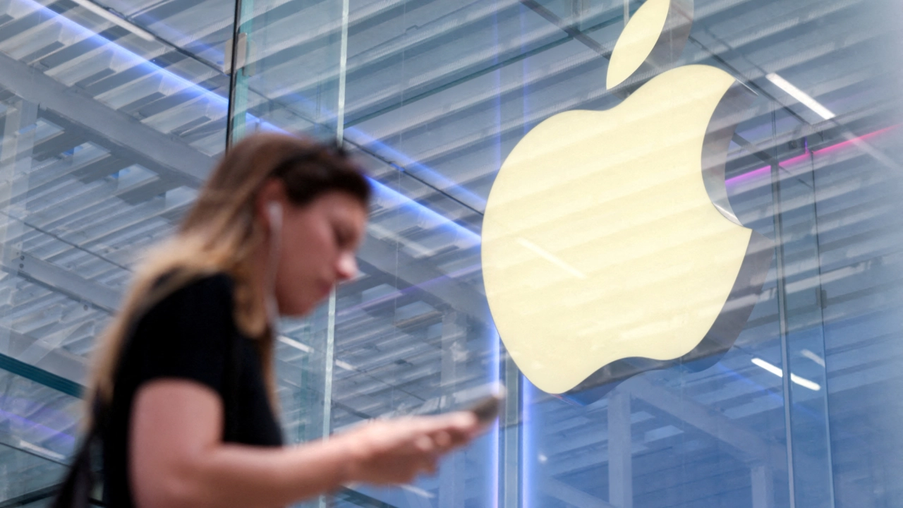 Apple demanda a OpenAI: La acusa de robar secretos empresariales e información confidencial