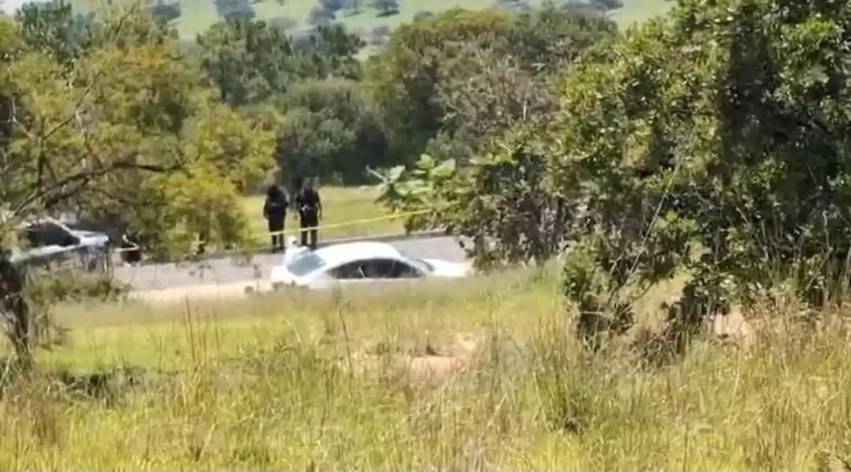 Hallan cuatro cuerpos en un vehículo abandonado en Cuautinchán, Puebla