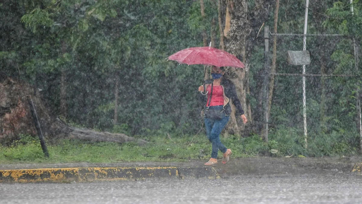 Monzón Mexicano y posible ciclón ‘Elida’ amenazan con lluvias fuertes en gran parte del país