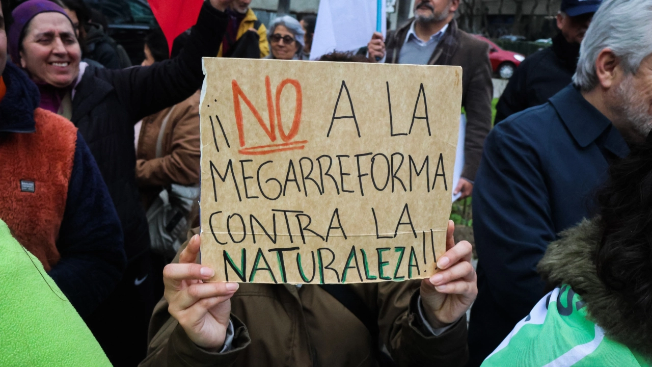Senado de Chile aprueba polémica megareforma económica de Antonio Kast