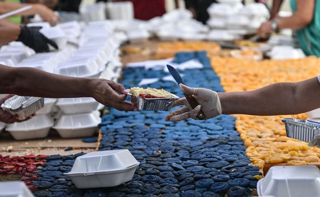 Reparten el «pastel más grande de Venezuela» entre niños afectados por sismos; apoyan a menores en refugios de La Guaira