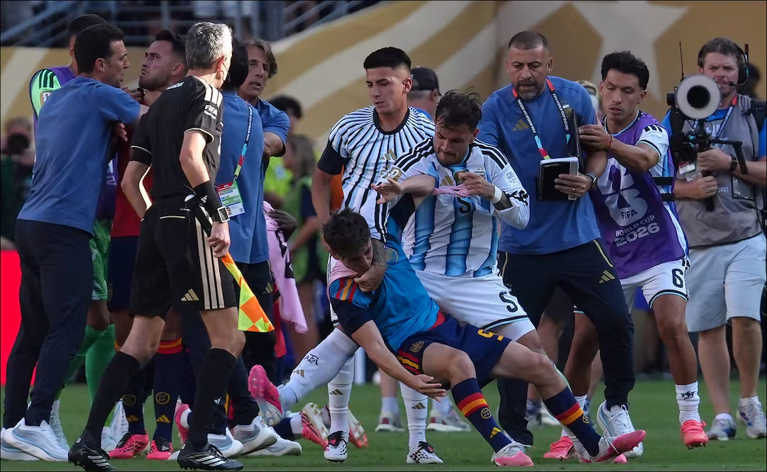 FIFA abre investigación por altercados de Argentina en la final