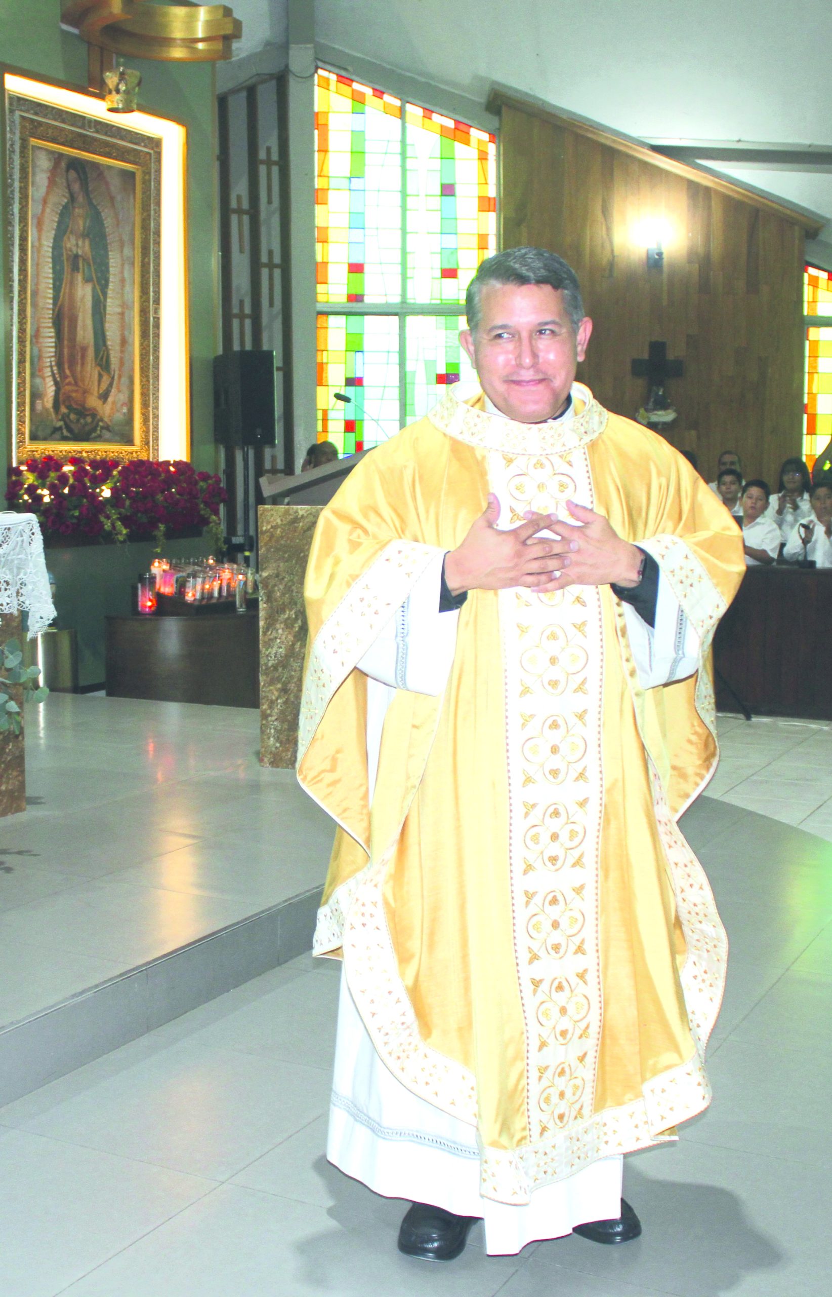Celebra Padre Raciel 25 años de Ministerio