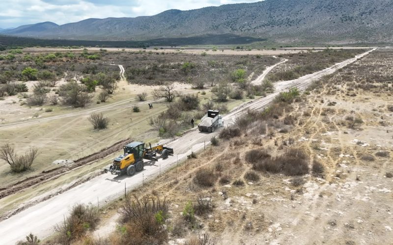 Fortalece Parras atención a ejidos con maquinaria