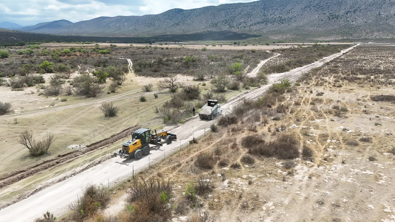 Fortalece Parras atención a ejidos con maquinaria