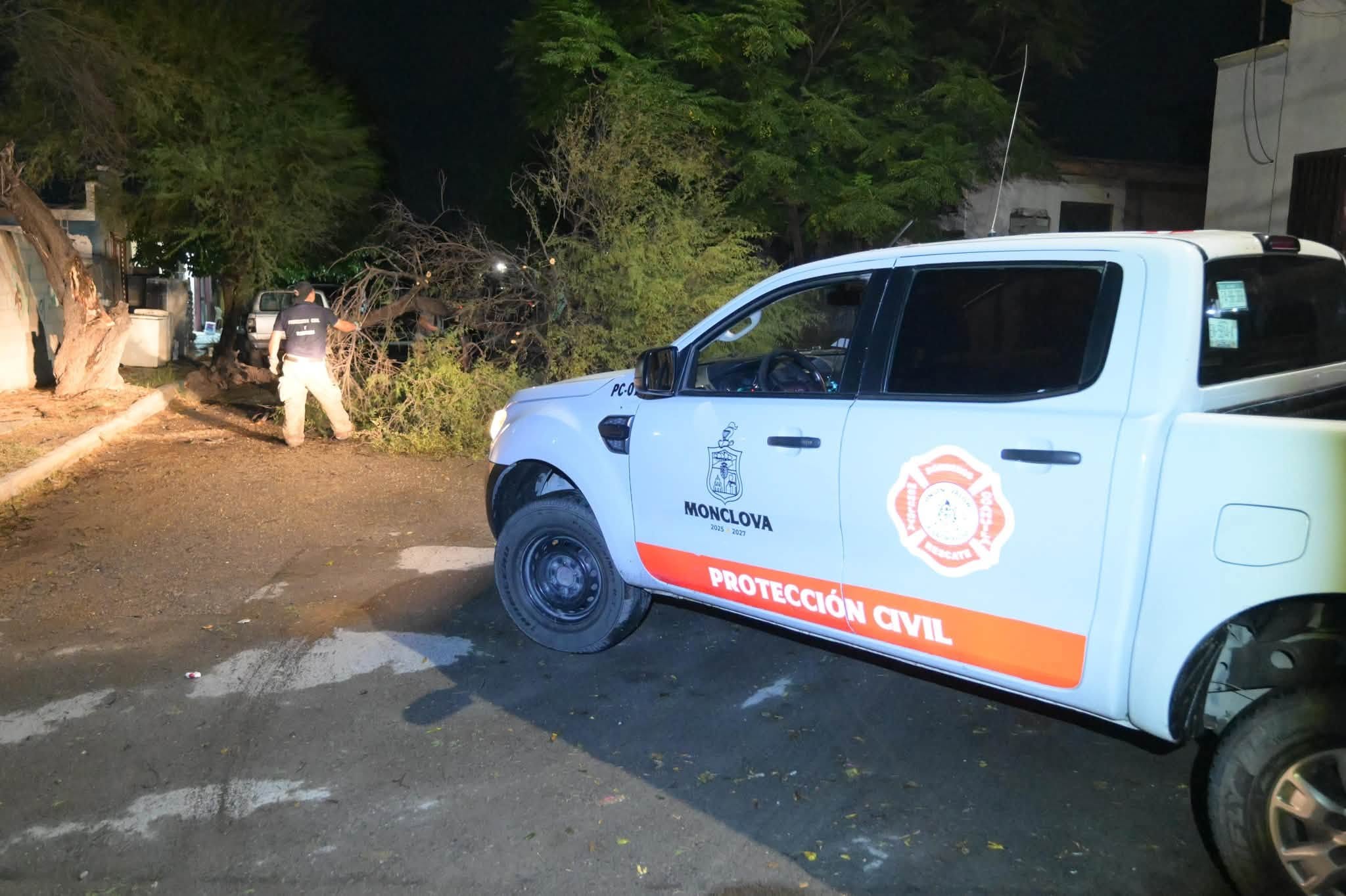 Causan vientos y granizo destrozos en Monclova