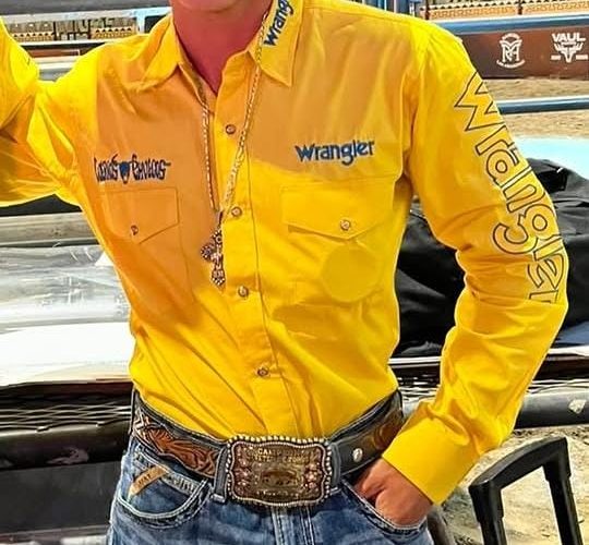 Brayan Medina vence al toro El Mago y le quita el invicto