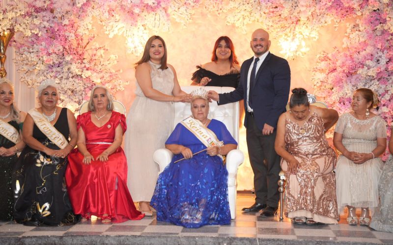 Ana Bertha es coronada Reina del Adulto Mayor