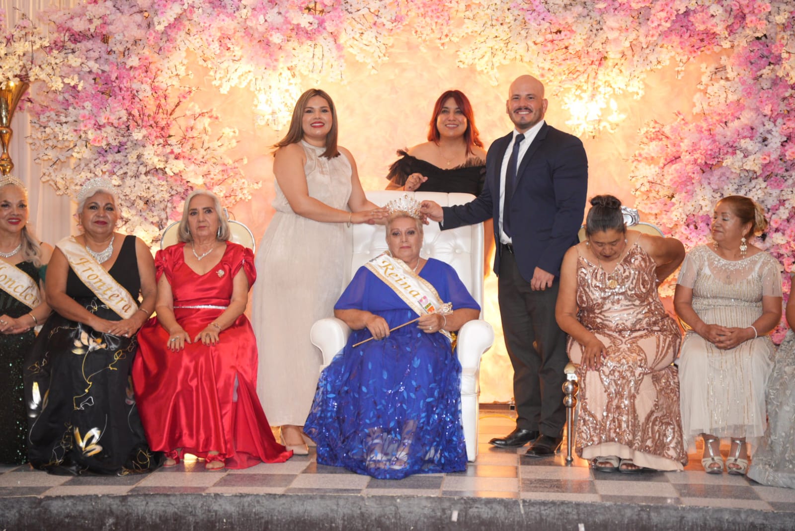 Ana Bertha es coronada Reina del Adulto Mayor