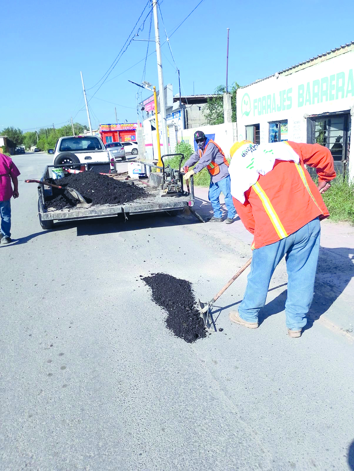 Atiende Castaños baches en diferentes sectores